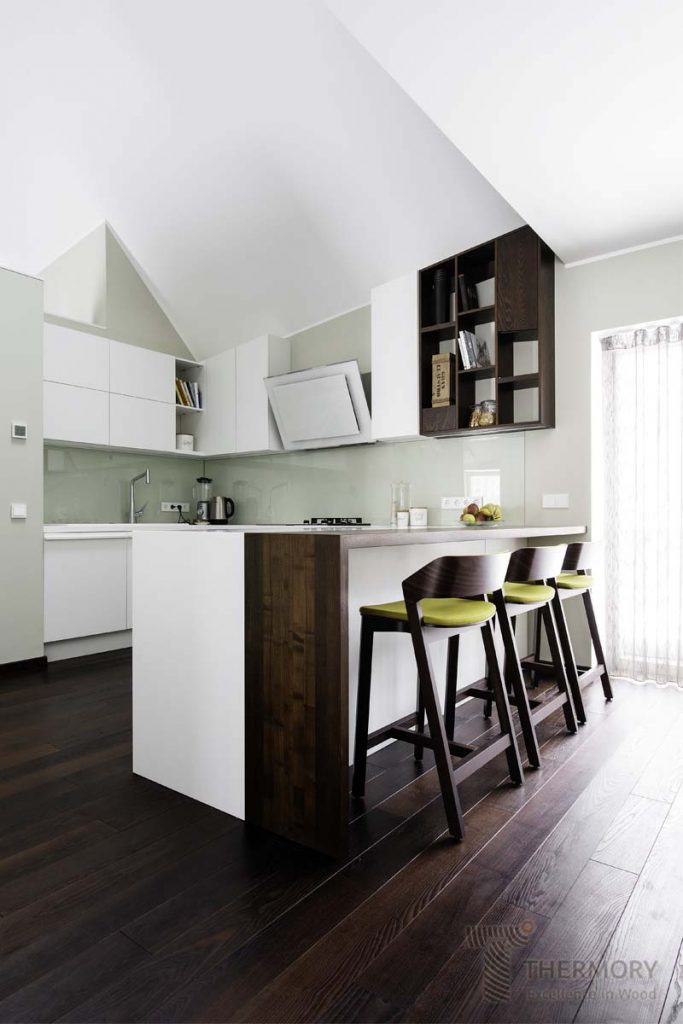 thermowood-koris-padloburkolat