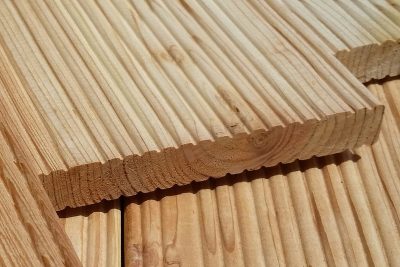 Vörösfenyő Teraszburkolat 40x145 mm B Minőség