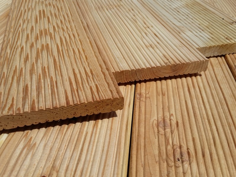 finn-fatelep-vorosfenyo-teraszburkolat-2