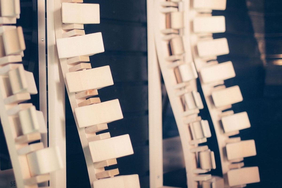 harvia-ergonomikus-hattamla-infrasugarzohoz-fehernyarfa1